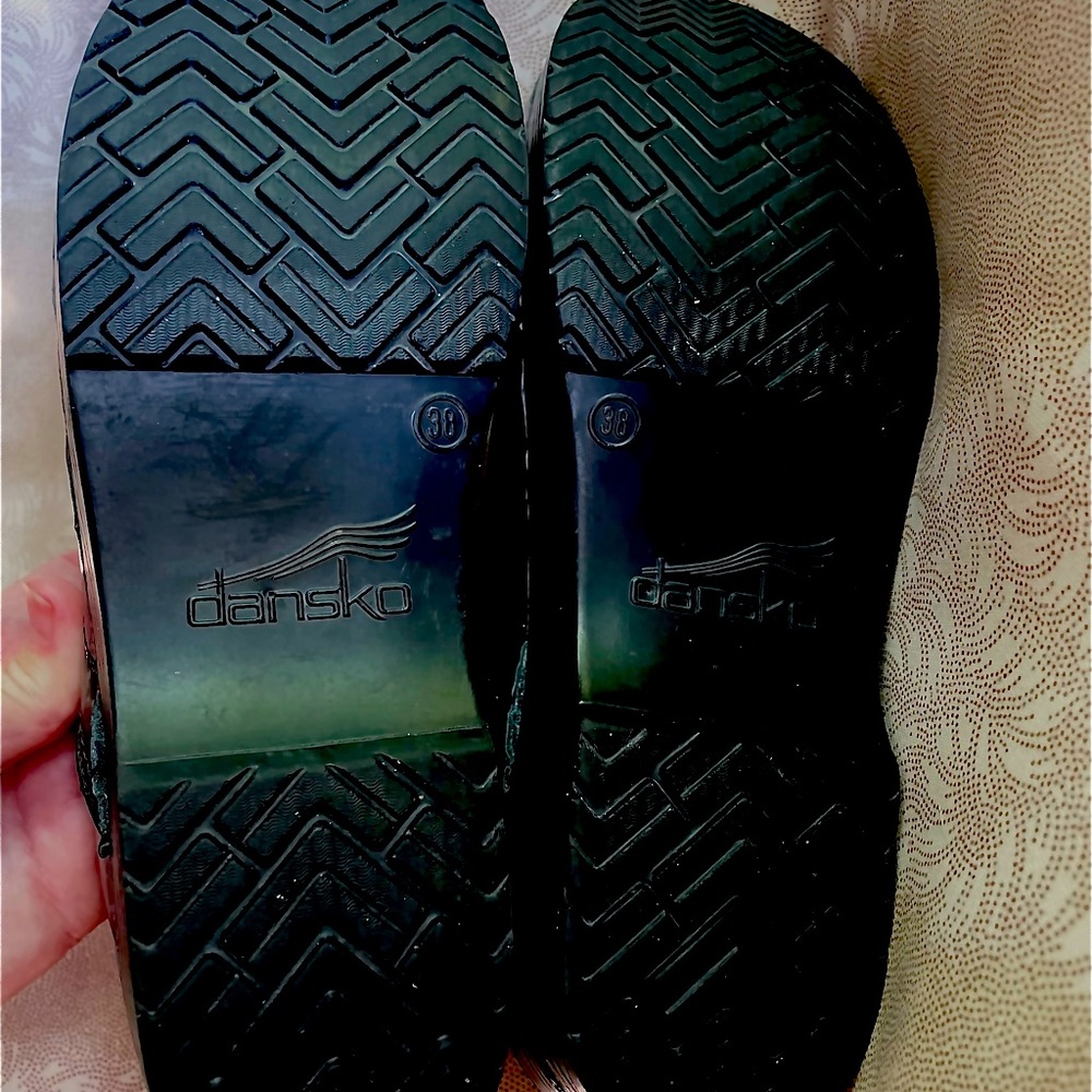 Dansko Women’s Professional clogs. Size 38. 7.5-8 US.
Excellent condition. - Picture 3 of 3